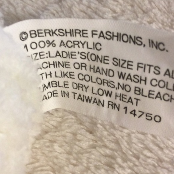 Berkshire 100 % Acrylic knit Hat - Picture 2 of 4